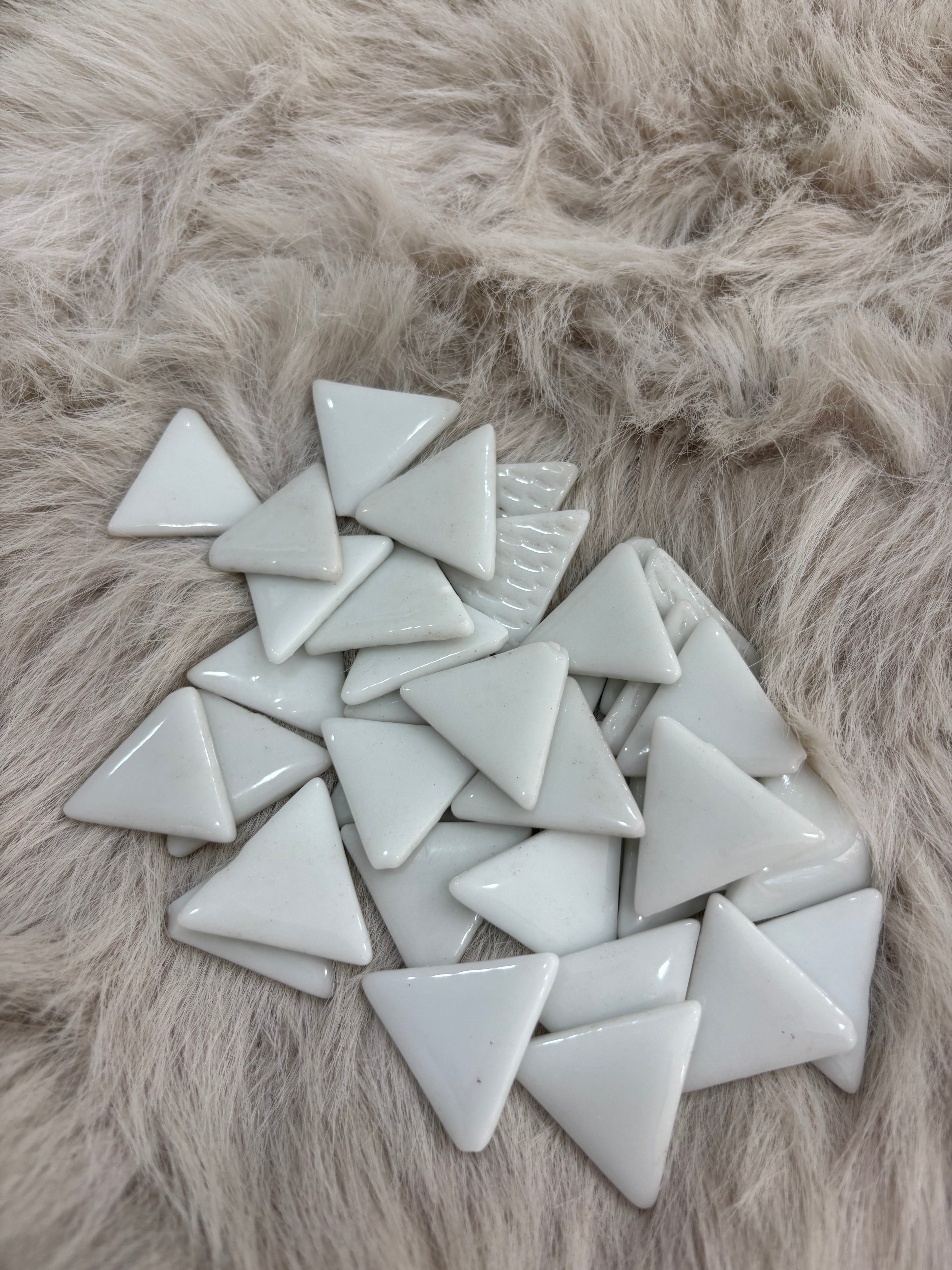 Sanatsal Mozaik UM-02 Beyaz Üçgen 30x30mm KARSAN MOZAİK