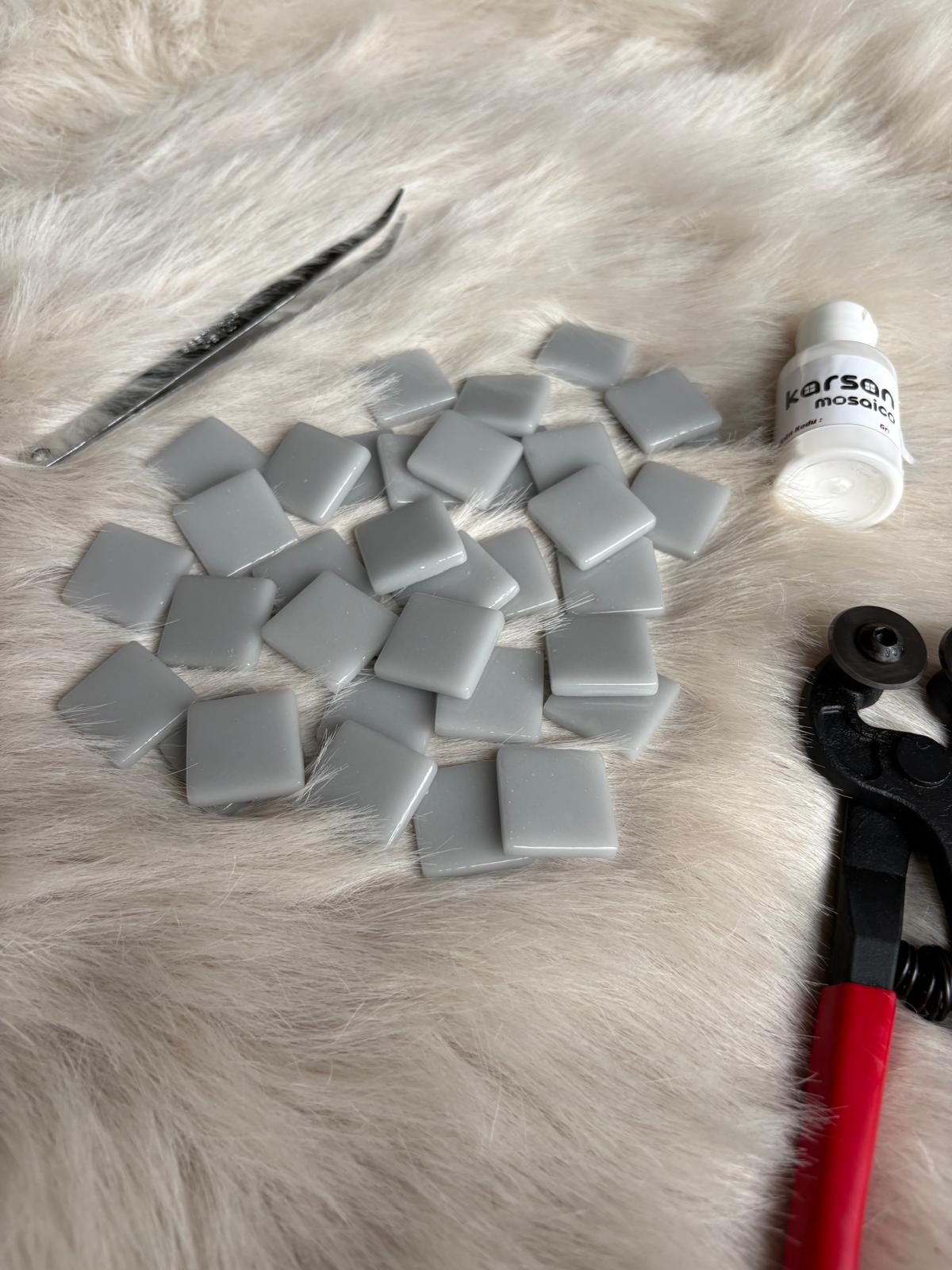 bm-07-acik-gri-25x25-sanatsal-mozaik